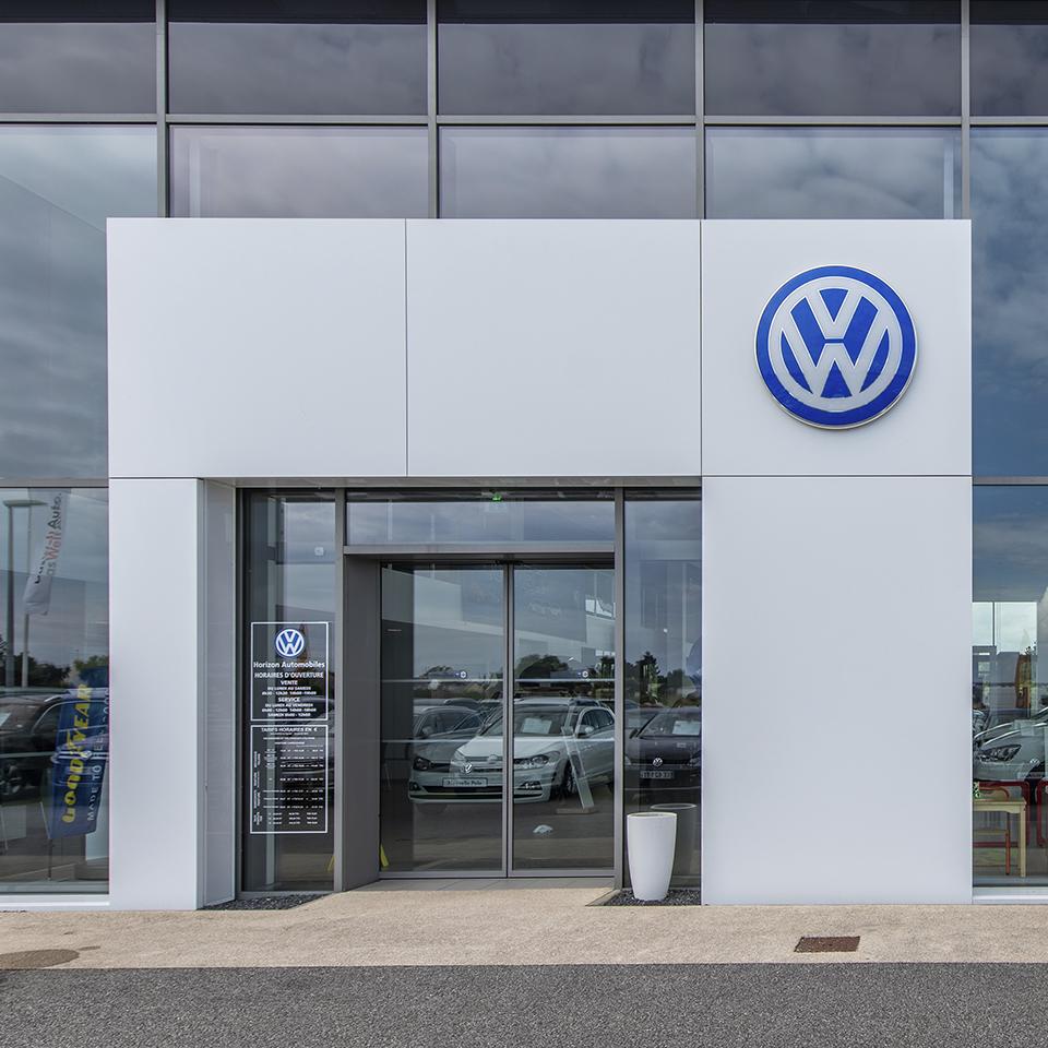 Point of sale and dealership entrance elements by Visotec