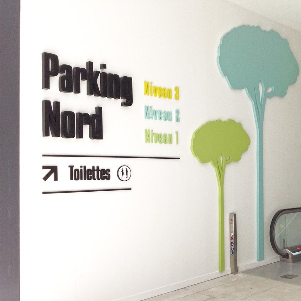Indoor directional signage by Visotec