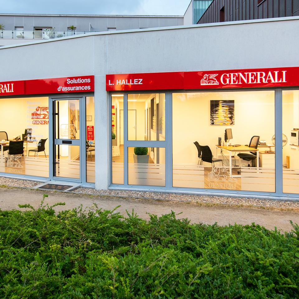 Thermoformed signage to unify the Generali branch network