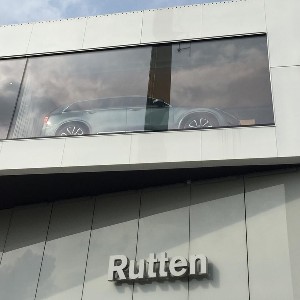 Volvo Studio et logo Iron Mark par Visotec