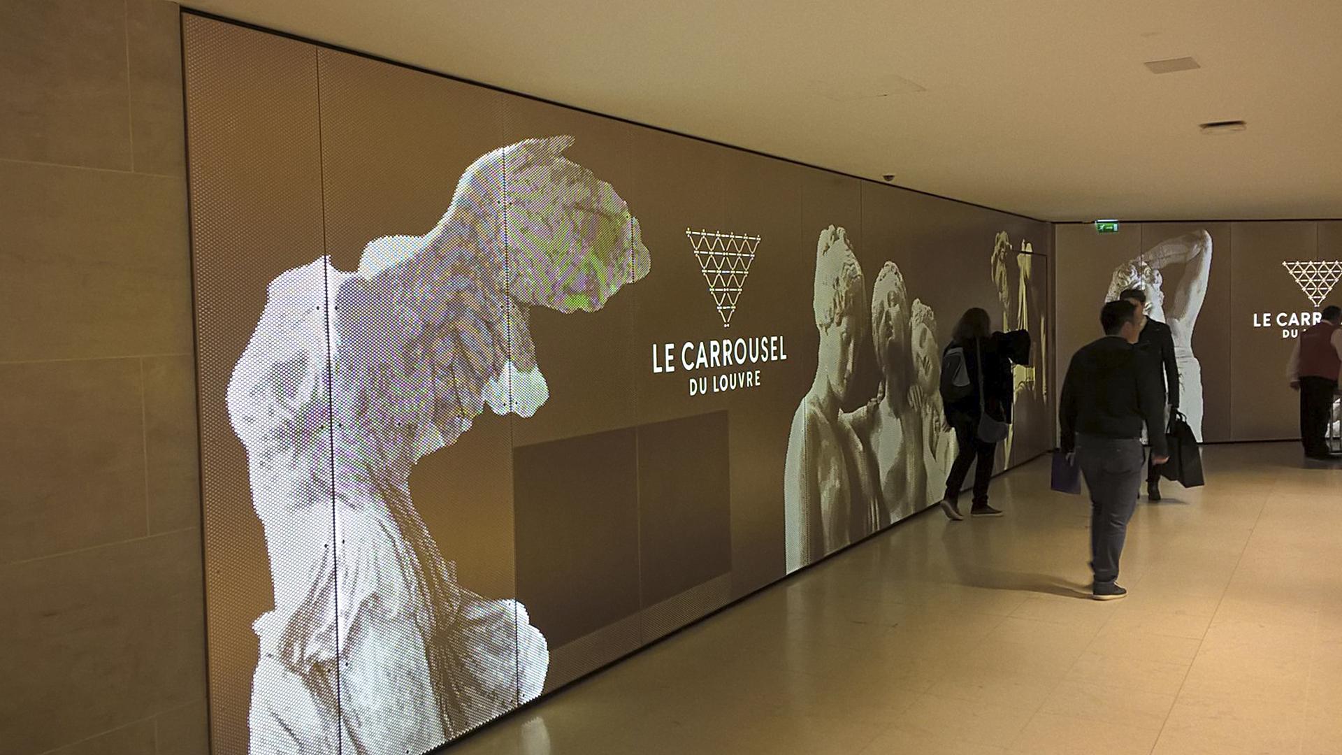 A large, tailor-made lighting arrangement for the Carrousel du Louvre Paris by Visotec